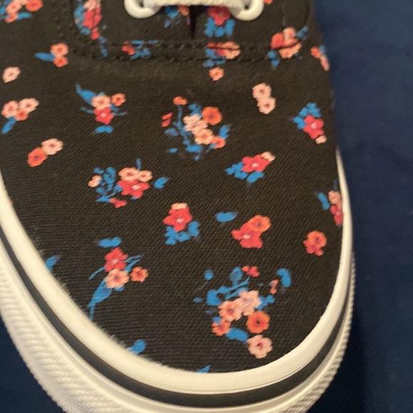 NWT Vans Ditsy Floral Black/true white unisex men size 4.5 & 7.5 &women size 6&9 - Picture 3 of 7